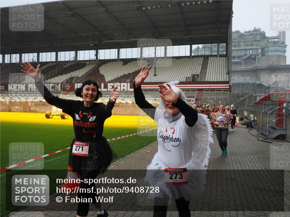 07.12.2025 - St. Pauli X-Mass-Run No. 15 Fabian Wolf http://msf.ph/oto/9408728 07.12.2025 11:07:50 Ziel 271, 273, 286, 293, 332, 377, 389, 397, 623, 774, 1107, 1123, 1378, 1381, 1382, 1383, 1439, 1441, 1460, 1509, 1812, 1910, 2693 meine-sportfotos.de