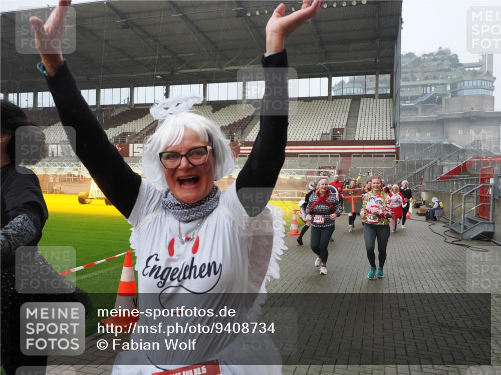 07.12.2025 - St. Pauli X-Mass-Run No. 15 Fabian Wolf http://msf.ph/oto/9408734 07.12.2025 11:07:50 Ziel 271, 273, 286, 293, 332, 377, 389, 397, 623, 774, 1107, 1123, 1378, 1381, 1382, 1383, 1439, 1441, 1460, 1509, 1812, 1910, 2693 meine-sportfotos.de