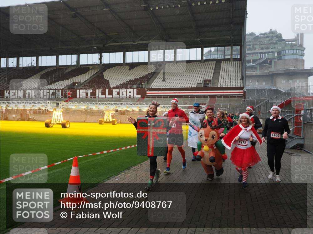 07.12.2025 - St. Pauli X-Mass-Run No. 15 Fabian Wolf http://msf.ph/oto/9408767 07.12.2025 11:07:54 Ziel 271, 273, 286, 293, 389, 397, 653, 772, 774, 1107, 1123, 1129, 1342, 1378, 1381, 1382, 1383, 1439, 1441, 1460, 1520, 1525, 1812, 2693 meine-sportfotos.de