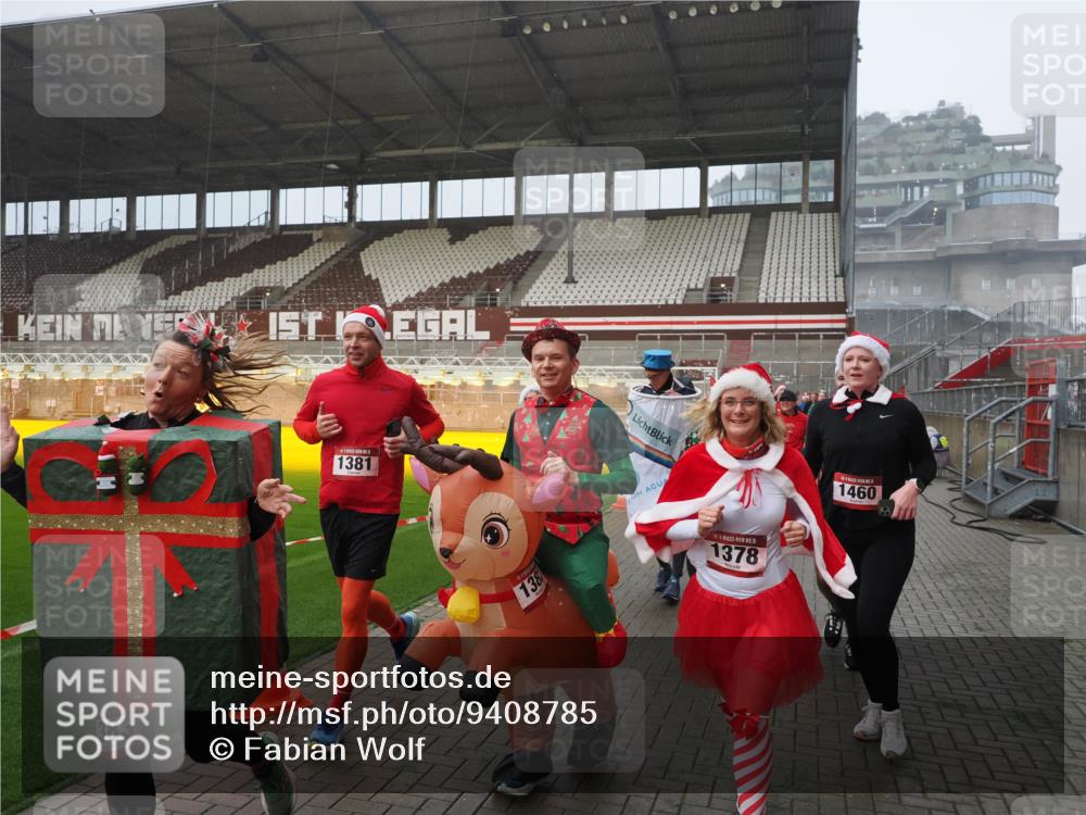 07.12.2025 - St. Pauli X-Mass-Run No. 15 Fabian Wolf http://msf.ph/oto/9408785 07.12.2025 11:07:55 Ziel 271, 273, 286, 293, 389, 397, 653, 772, 774, 1107, 1123, 1129, 1230, 1342, 1355, 1378, 1381, 1382, 1383, 1439, 1441, 1460, 1520, 1525, 1812, 4815 meine-sportfotos.de