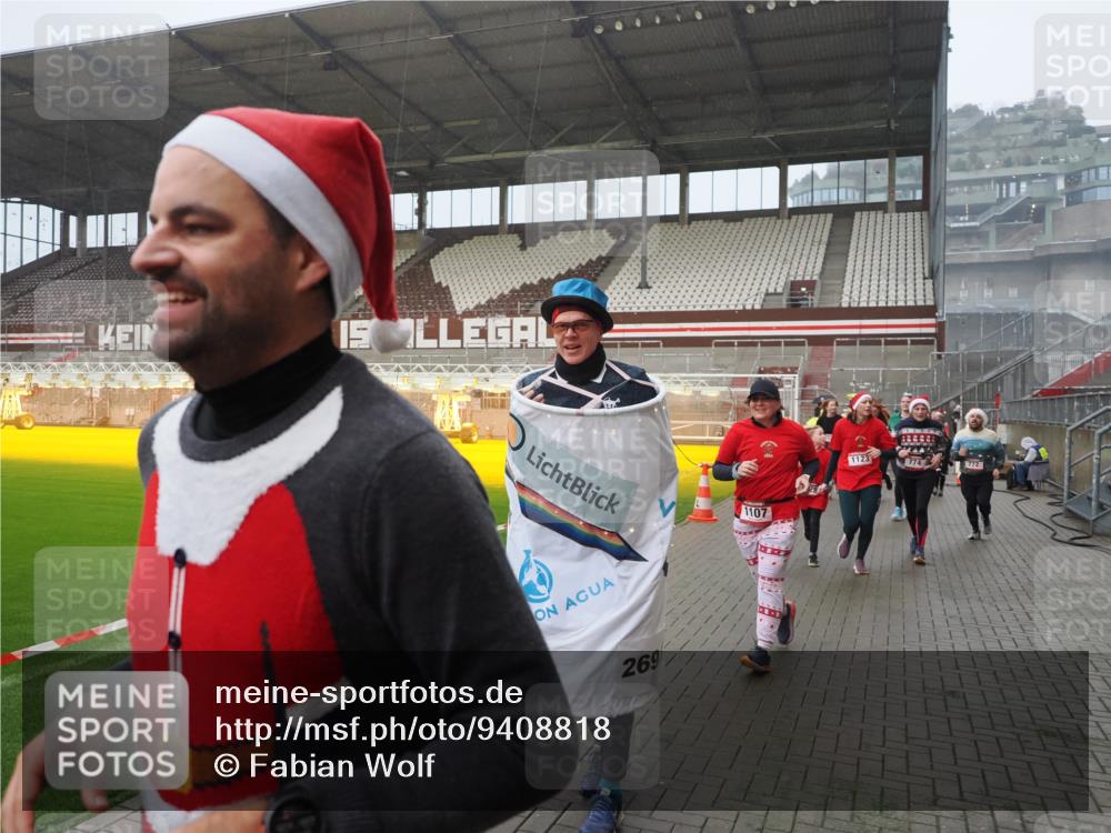 07.12.2025 - St. Pauli X-Mass-Run No. 15 Fabian Wolf http://msf.ph/oto/9408818 07.12.2025 11:07:57 Ziel 271, 273, 286, 293, 389, 397, 653, 772, 774, 1107, 1123, 1129, 1226, 1230, 1249, 1342, 1355, 1378, 1381, 1382, 1383, 1439, 1441, 1460, 1520, 1525, 1809, 1810, 1812, 4798, 4815 meine-sportfotos.de