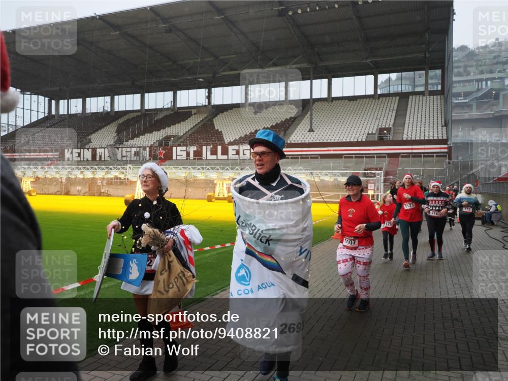 07.12.2025 - St. Pauli X-Mass-Run No. 15 Fabian Wolf http://msf.ph/oto/9408821 07.12.2025 11:07:58 Ziel 271, 273, 286, 293, 389, 397, 653, 772, 774, 1107, 1123, 1129, 1226, 1230, 1249, 1342, 1355, 1378, 1381, 1382, 1383, 1439, 1441, 1460, 1520, 1525, 1809, 1810, 1812, 4798, 4815 meine-sportfotos.de