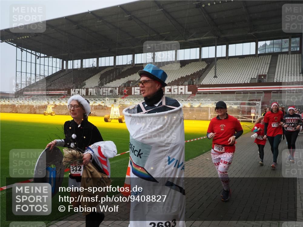 07.12.2025 - St. Pauli X-Mass-Run No. 15 Fabian Wolf http://msf.ph/oto/9408827 07.12.2025 11:07:58 Ziel 271, 273, 286, 293, 389, 397, 653, 772, 774, 1107, 1123, 1129, 1226, 1230, 1249, 1342, 1355, 1378, 1381, 1382, 1383, 1439, 1441, 1460, 1520, 1525, 1809, 1810, 1812, 4798, 4815 meine-sportfotos.de