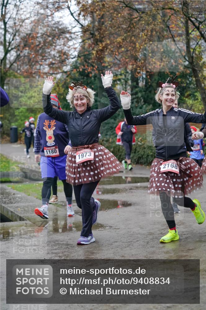07.12.2025 - St. Pauli X-Mass-Run No. 15 Michael Burmester http://msf.ph/oto/9408834 07.12.2025 09:44:31 Laufen 1180, 1973, 2168 meine-sportfotos.de