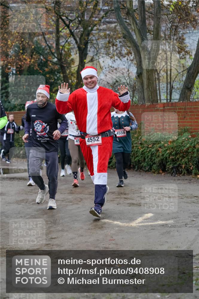 07.12.2025 - St. Pauli X-Mass-Run No. 15 Michael Burmester http://msf.ph/oto/9408908 07.12.2025 09:44:38 Laufen 246, 45, 4552, 4559 meine-sportfotos.de