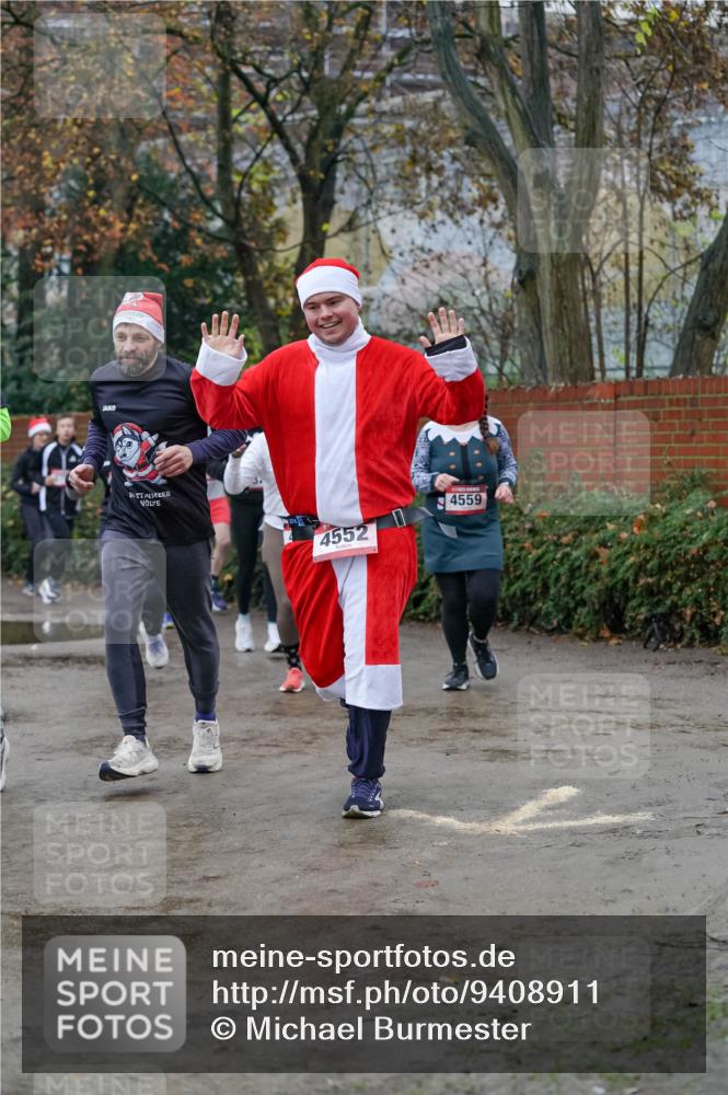 07.12.2025 - St. Pauli X-Mass-Run No. 15 Michael Burmester http://msf.ph/oto/9408911 07.12.2025 09:44:38 Laufen 4552, 4559 meine-sportfotos.de