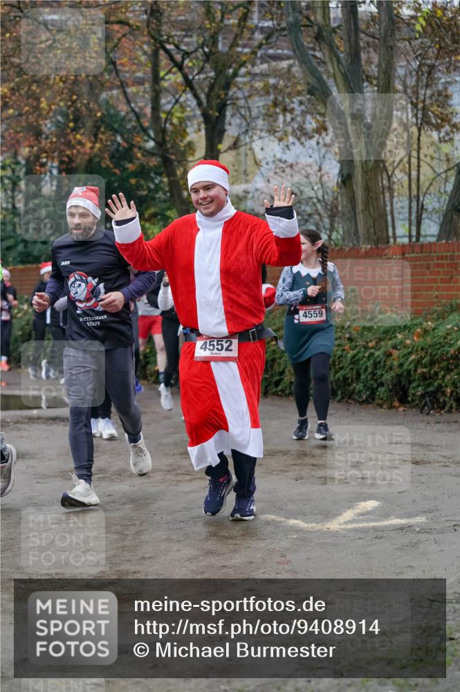 07.12.2025 - St. Pauli X-Mass-Run No. 15 Michael Burmester http://msf.ph/oto/9408914 07.12.2025 09:44:38 Laufen 4552, 4559 meine-sportfotos.de