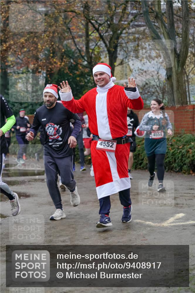 07.12.2025 - St. Pauli X-Mass-Run No. 15 Michael Burmester http://msf.ph/oto/9408917 07.12.2025 09:44:39 Laufen 4552, 4559 meine-sportfotos.de