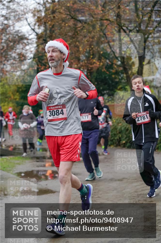 07.12.2025 - St. Pauli X-Mass-Run No. 15 Michael Burmester http://msf.ph/oto/9408947 07.12.2025 09:44:43 Laufen 15, 3084, 177, 2781 meine-sportfotos.de