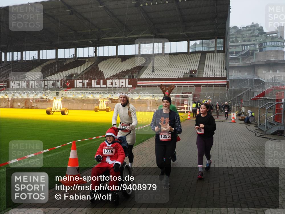 07.12.2025 - St. Pauli X-Mass-Run No. 15 Fabian Wolf http://msf.ph/oto/9408979 07.12.2025 11:08:08 Ziel 629, 635, 653, 772, 774, 1107, 1123, 1129, 1226, 1230, 1249, 1342, 1355, 1520, 1525, 1559, 1560, 1596, 1809, 1810, 4798, 4815 meine-sportfotos.de
