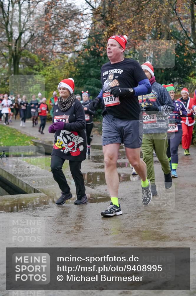 07.12.2025 - St. Pauli X-Mass-Run No. 15 Michael Burmester http://msf.ph/oto/9408995 07.12.2025 09:44:49 Laufen 1929, 1397, 2248, 3857, 22 meine-sportfotos.de