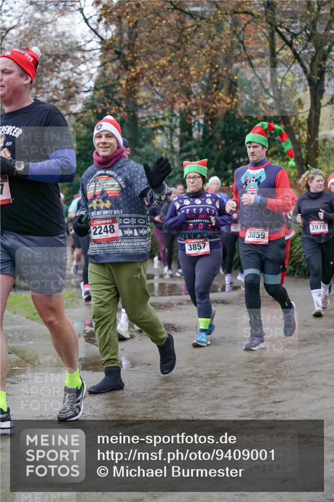 07.12.2025 - St. Pauli X-Mass-Run No. 15 Michael Burmester http://msf.ph/oto/9409001 07.12.2025 09:44:49 Laufen 1929, 15, 2248, 3857, 381, 3970, 3859 meine-sportfotos.de