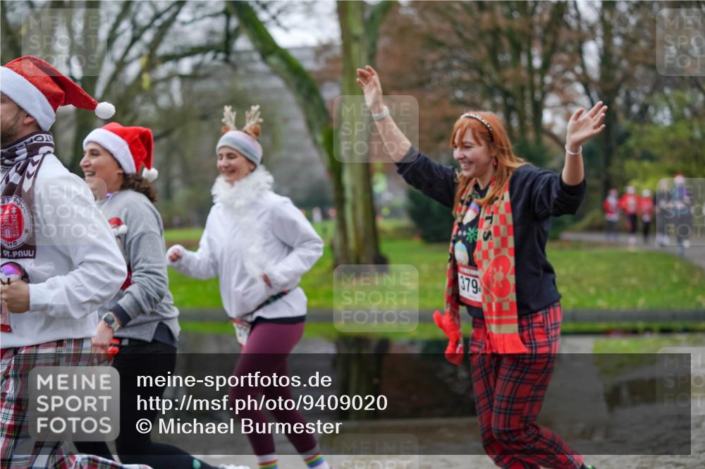 07.12.2025 - St. Pauli X-Mass-Run No. 15 Michael Burmester http://msf.ph/oto/9409020 07.12.2025 11:27:11 Laufen 379 meine-sportfotos.de