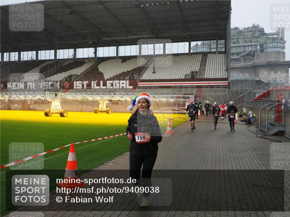 07.12.2025 - St. Pauli X-Mass-Run No. 15 Fabian Wolf http://msf.ph/oto/9409038 07.12.2025 11:08:13 Ziel 100, 629, 635, 653, 1078, 1170, 1226, 1230, 1249, 1342, 1355, 1520, 1525, 1559, 1560, 1596, 1809, 1810, 4798, 4815 meine-sportfotos.de