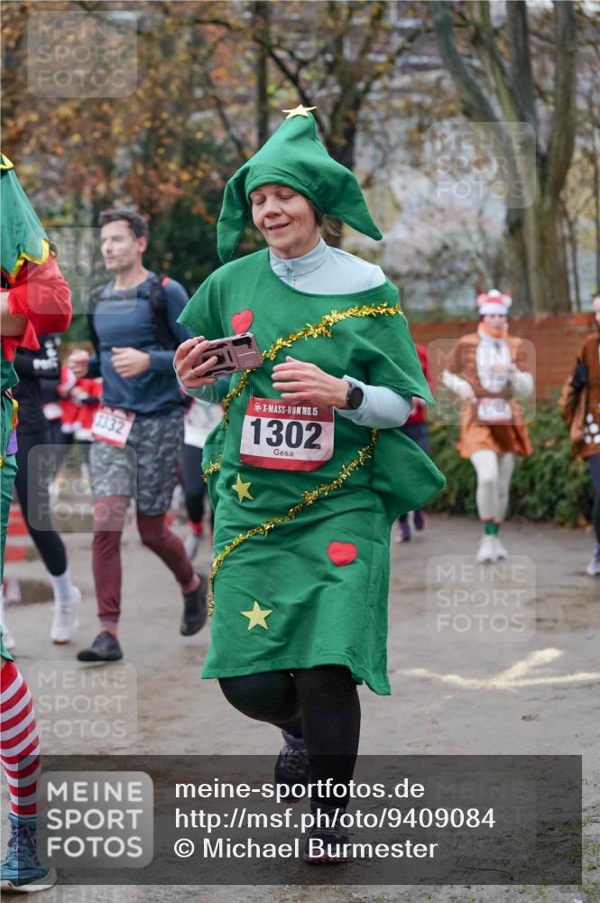 07.12.2025 - St. Pauli X-Mass-Run No. 15 Michael Burmester http://msf.ph/oto/9409084 07.12.2025 09:45:00 Laufen 1332, 15, 1302 meine-sportfotos.de