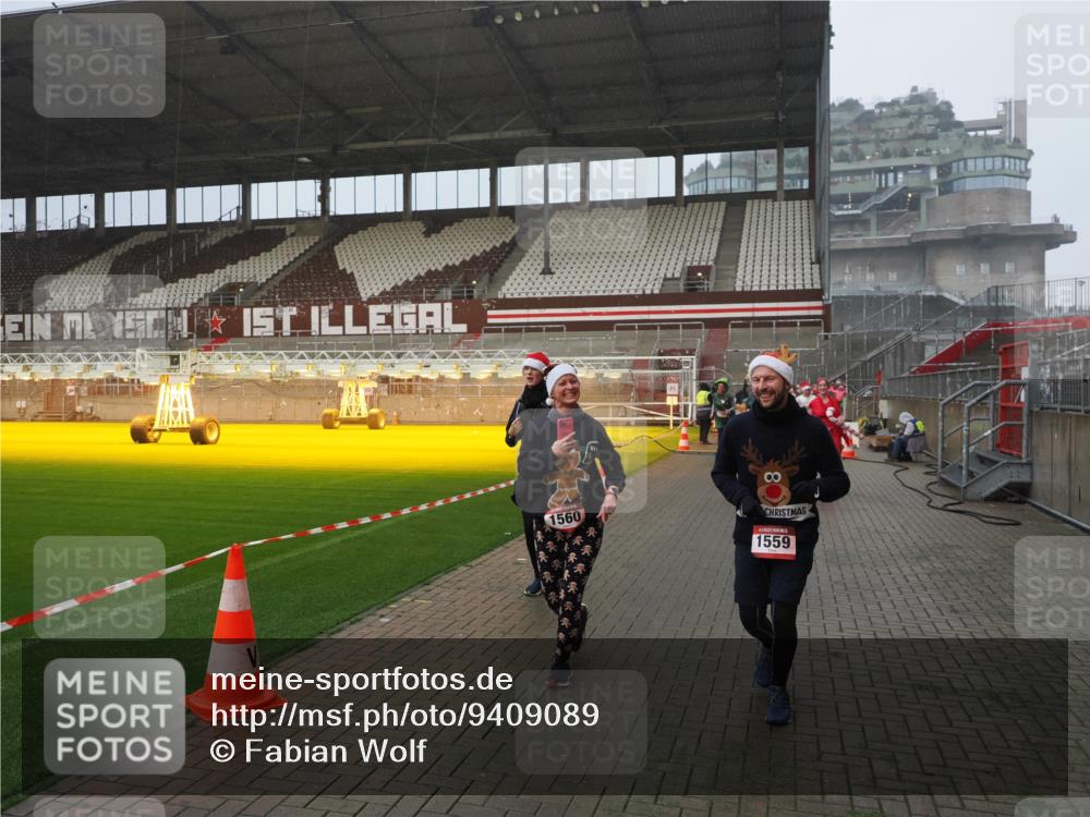 07.12.2025 - St. Pauli X-Mass-Run No. 15 Fabian Wolf http://msf.ph/oto/9409089 07.12.2025 11:08:18 Ziel 100, 396, 446, 629, 635, 758, 1078, 1170, 1559, 1560, 1596, 1706 meine-sportfotos.de