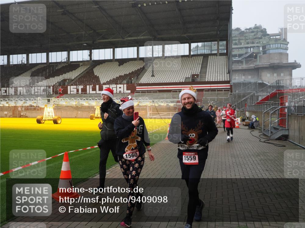 07.12.2025 - St. Pauli X-Mass-Run No. 15 Fabian Wolf http://msf.ph/oto/9409098 07.12.2025 11:08:18 Ziel 100, 396, 446, 629, 635, 758, 1078, 1170, 1559, 1560, 1596, 1706 meine-sportfotos.de