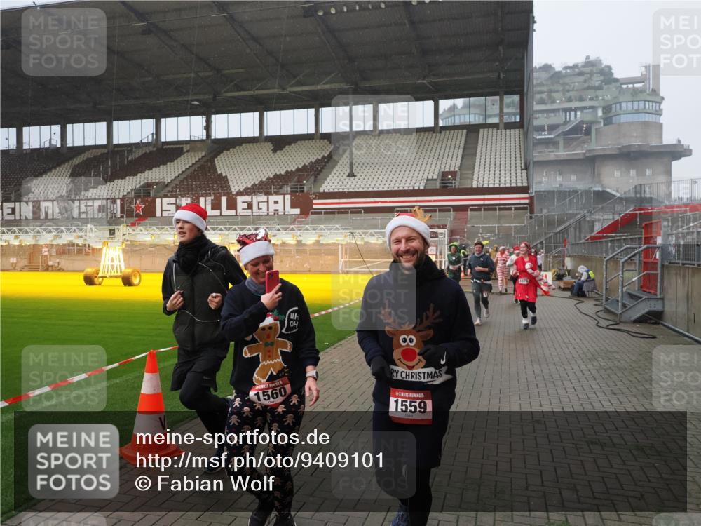 07.12.2025 - St. Pauli X-Mass-Run No. 15 Fabian Wolf http://msf.ph/oto/9409101 07.12.2025 11:08:19 Ziel 100, 396, 446, 629, 635, 758, 1078, 1170, 1559, 1560, 1596, 1706 meine-sportfotos.de