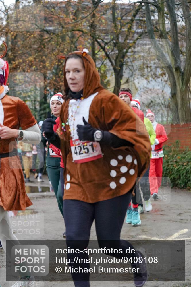 07.12.2025 - St. Pauli X-Mass-Run No. 15 Michael Burmester http://msf.ph/oto/9409108 07.12.2025 09:45:03 Laufen 4251, 1945 meine-sportfotos.de
