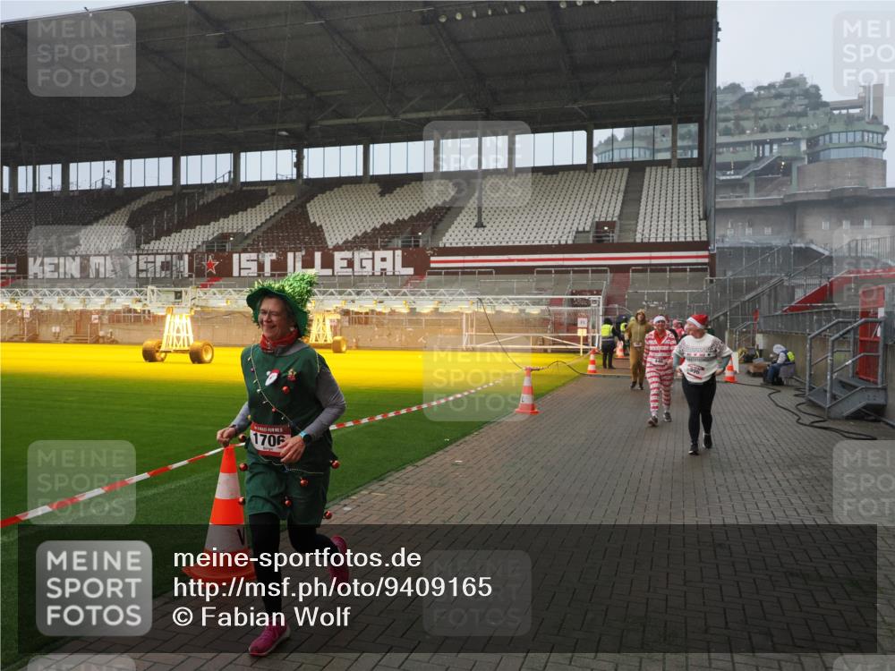 07.12.2025 - St. Pauli X-Mass-Run No. 15 Fabian Wolf http://msf.ph/oto/9409165 07.12.2025 11:08:25 Ziel 100, 152, 155, 166, 396, 446, 758, 784, 1078, 1170, 1184, 1424, 1491, 1559, 1560, 1625, 1706, 2259 meine-sportfotos.de