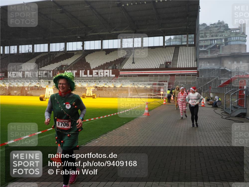 07.12.2025 - St. Pauli X-Mass-Run No. 15 Fabian Wolf http://msf.ph/oto/9409168 07.12.2025 11:08:25 Ziel 100, 152, 155, 166, 396, 446, 758, 784, 1078, 1170, 1184, 1424, 1491, 1559, 1560, 1625, 1706, 2259 meine-sportfotos.de