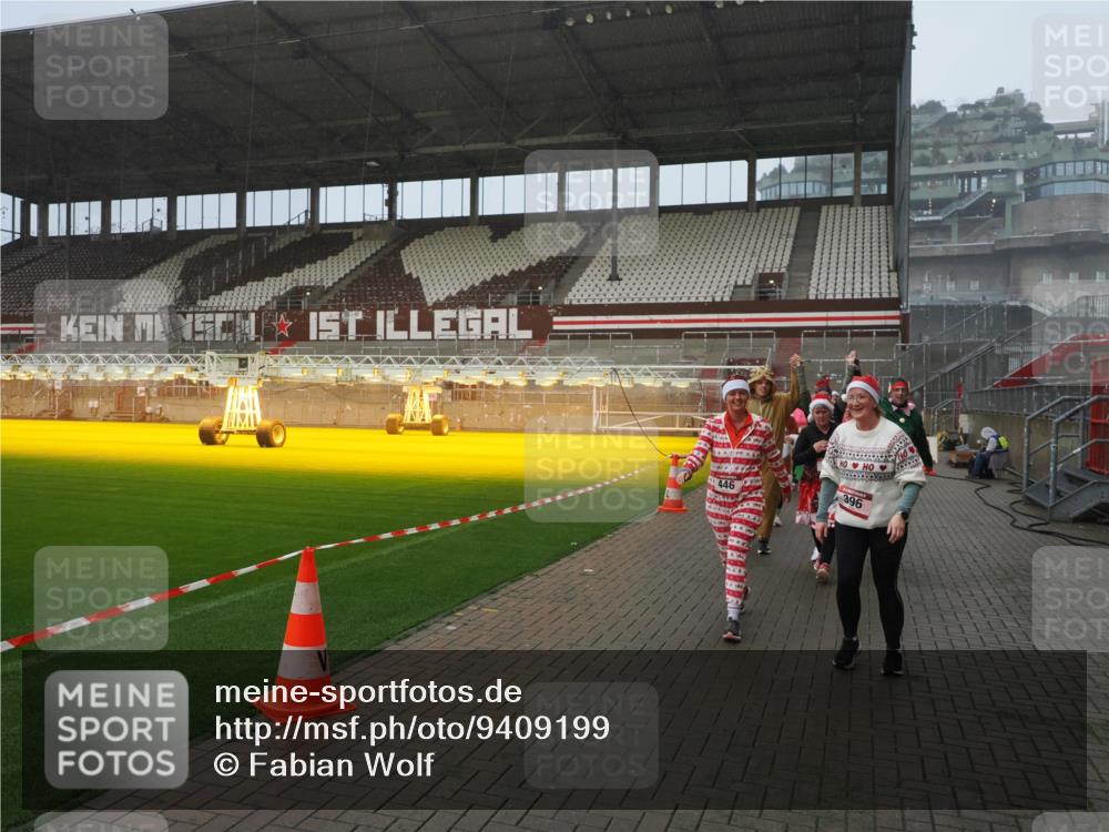 07.12.2025 - St. Pauli X-Mass-Run No. 15 Fabian Wolf http://msf.ph/oto/9409199 07.12.2025 11:08:28 Ziel 100, 152, 155, 166, 396, 446, 758, 784, 1078, 1170, 1184, 1424, 1491, 1560, 1625, 1706, 2259, 2893, 4584, 4819, 4830 meine-sportfotos.de