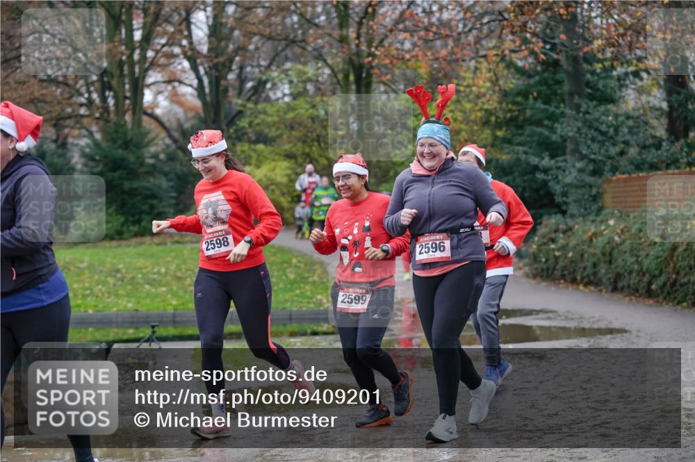 07.12.2025 - St. Pauli X-Mass-Run No. 15 Michael Burmester http://msf.ph/oto/9409201 07.12.2025 11:27:31 Laufen 2598, 2599, 2596 meine-sportfotos.de