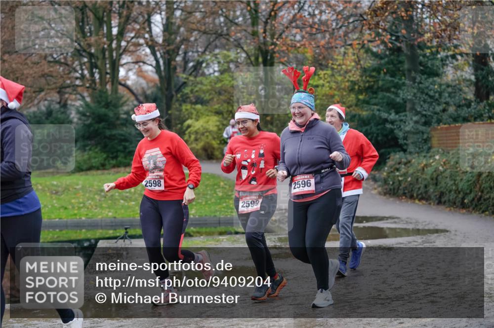 07.12.2025 - St. Pauli X-Mass-Run No. 15 Michael Burmester http://msf.ph/oto/9409204 07.12.2025 11:27:31 Laufen 2598, 2599, 2596 meine-sportfotos.de