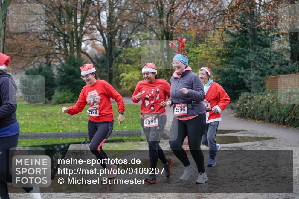 07.12.2025 - St. Pauli X-Mass-Run No. 15 Michael Burmester http://msf.ph/oto/9409207 07.12.2025 11:27:31 Laufen 2598, 2599, 2596, 3 meine-sportfotos.de