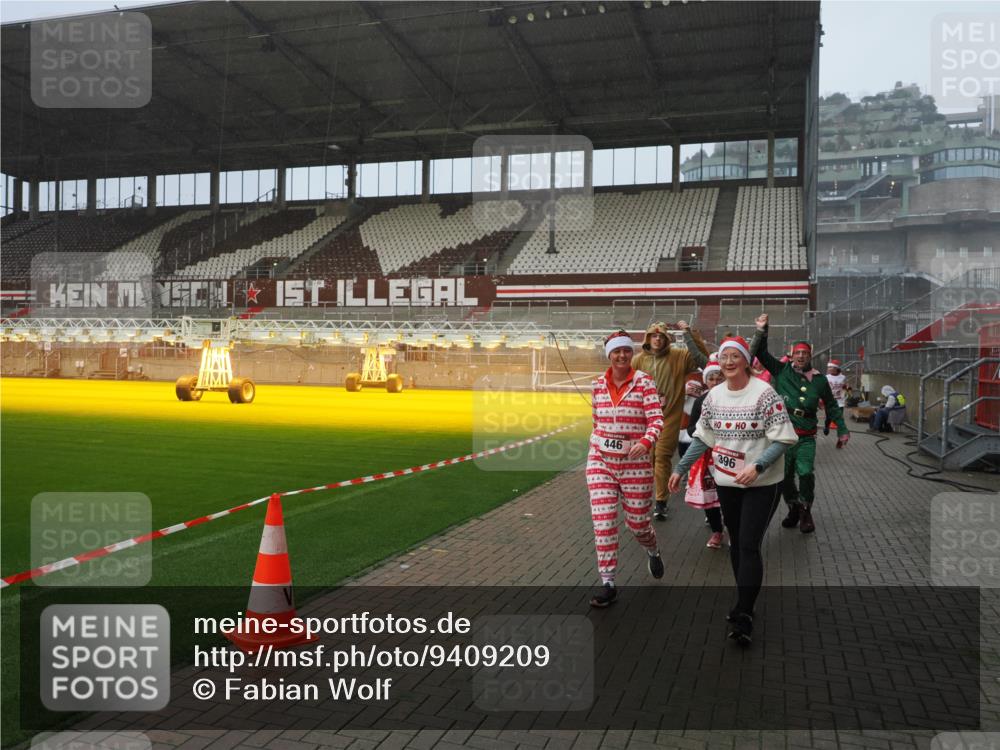 07.12.2025 - St. Pauli X-Mass-Run No. 15 Fabian Wolf http://msf.ph/oto/9409209 07.12.2025 11:08:29 Ziel 100, 152, 155, 166, 396, 446, 758, 784, 1078, 1170, 1184, 1424, 1491, 1625, 1706, 2259, 2893, 4584, 4819, 4830 meine-sportfotos.de