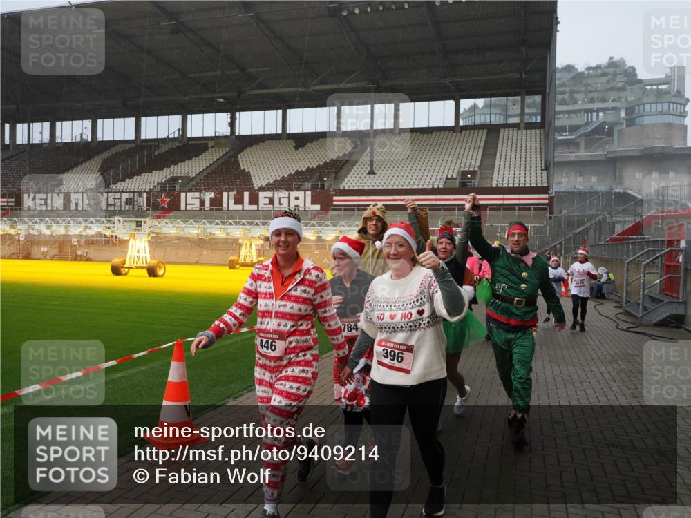 07.12.2025 - St. Pauli X-Mass-Run No. 15 Fabian Wolf http://msf.ph/oto/9409214 07.12.2025 11:08:31 Ziel 152, 155, 166, 396, 446, 758, 784, 1078, 1170, 1184, 1424, 1491, 1625, 1706, 2259, 2893, 4584, 4819, 4830 meine-sportfotos.de
