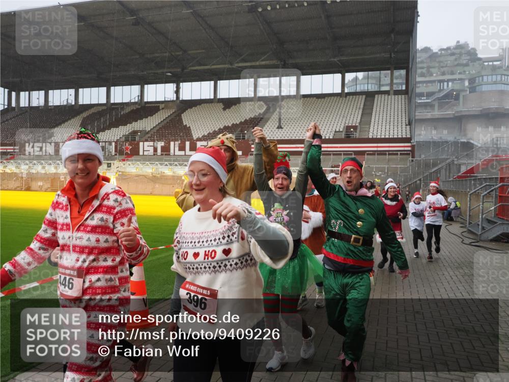 07.12.2025 - St. Pauli X-Mass-Run No. 15 Fabian Wolf http://msf.ph/oto/9409226 07.12.2025 11:08:31 Ziel 152, 155, 166, 396, 446, 758, 784, 1078, 1170, 1184, 1424, 1491, 1625, 1706, 2259, 2893, 4584, 4819, 4830 meine-sportfotos.de
