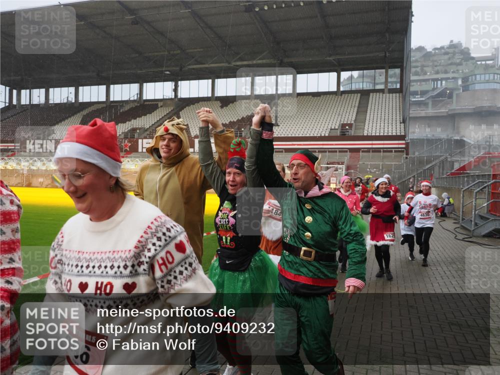 07.12.2025 - St. Pauli X-Mass-Run No. 15 Fabian Wolf http://msf.ph/oto/9409232 07.12.2025 11:08:32 Ziel 152, 155, 166, 396, 446, 758, 784, 1078, 1170, 1184, 1424, 1491, 1625, 1706, 2259, 2893, 4584, 4819, 4830 meine-sportfotos.de