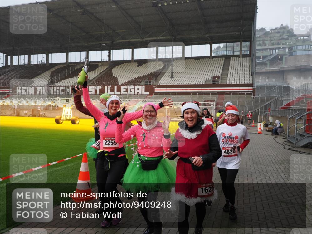 07.12.2025 - St. Pauli X-Mass-Run No. 15 Fabian Wolf http://msf.ph/oto/9409248 07.12.2025 11:08:34 Ziel 152, 155, 166, 396, 446, 758, 784, 1184, 1424, 1491, 1625, 1706, 2259, 2893, 4584, 4819, 4830 meine-sportfotos.de