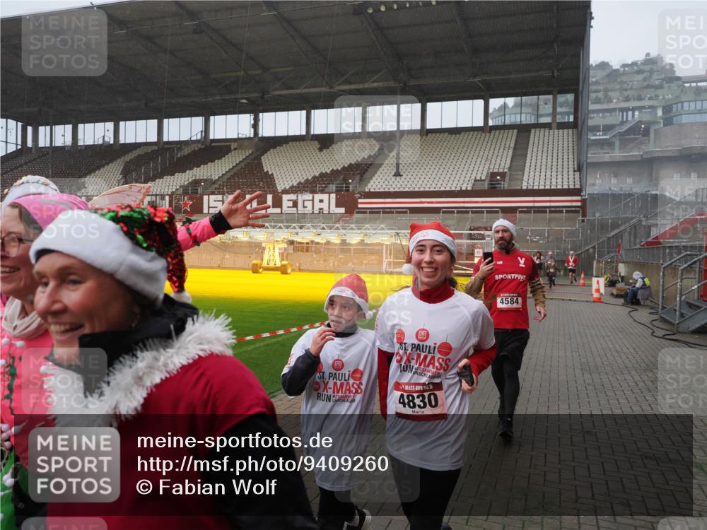 07.12.2025 - St. Pauli X-Mass-Run No. 15 Fabian Wolf http://msf.ph/oto/9409260 07.12.2025 11:08:34 Ziel 152, 155, 166, 396, 446, 758, 784, 1184, 1424, 1491, 1625, 1706, 2259, 2893, 4584, 4819, 4830 meine-sportfotos.de