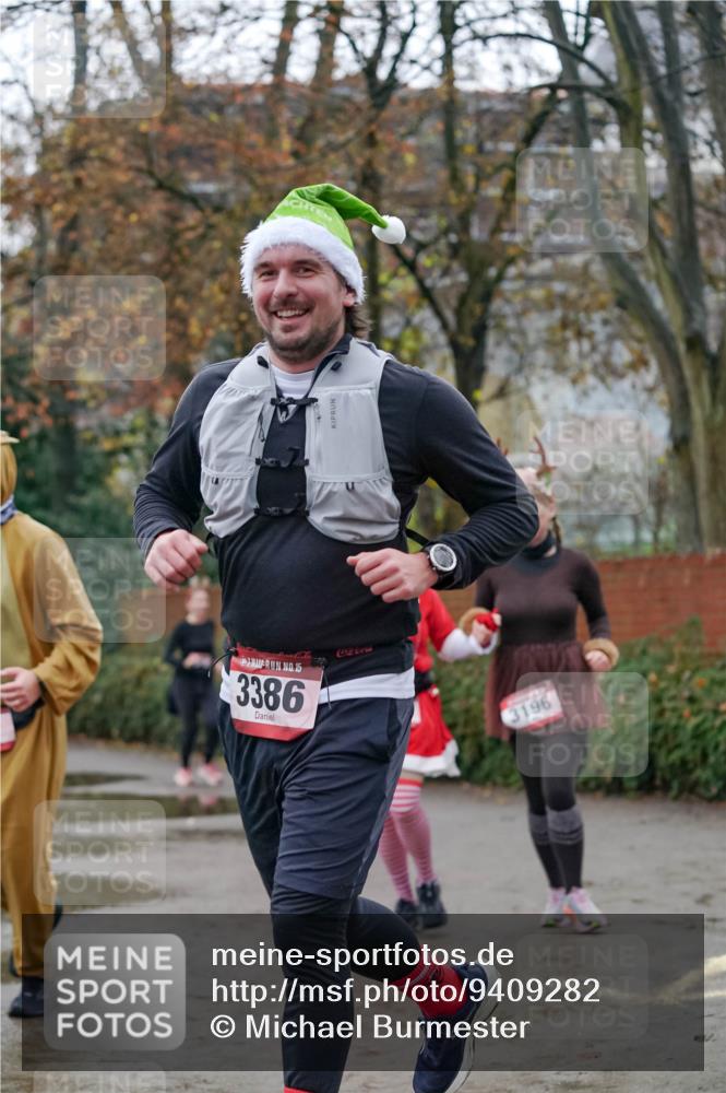 07.12.2025 - St. Pauli X-Mass-Run No. 15 Michael Burmester http://msf.ph/oto/9409282 07.12.2025 09:45:22 Laufen 15, 3386, 3196 meine-sportfotos.de
