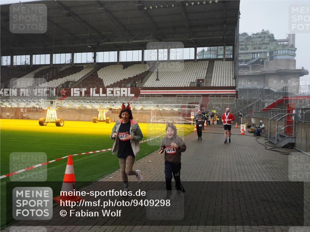07.12.2025 - St. Pauli X-Mass-Run No. 15 Fabian Wolf http://msf.ph/oto/9409298 07.12.2025 11:08:42 Ziel 1184, 1412, xxxx, 1424, 1464, 1491, 1625, 2259, 2893, 4471, 4584, 4819, 4830 meine-sportfotos.de