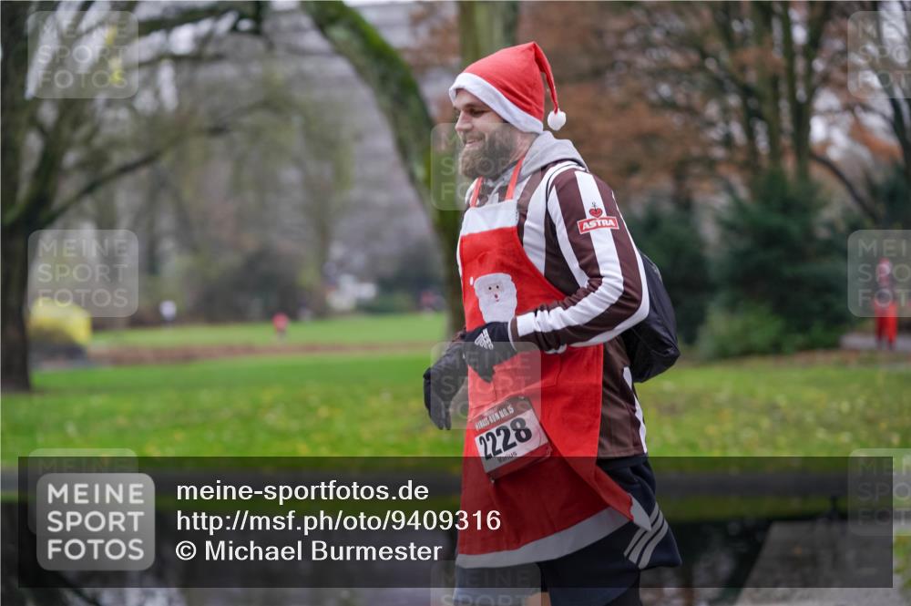 07.12.2025 - St. Pauli X-Mass-Run No. 15 Michael Burmester http://msf.ph/oto/9409316 07.12.2025 11:27:48 Laufen 15, 2228 meine-sportfotos.de