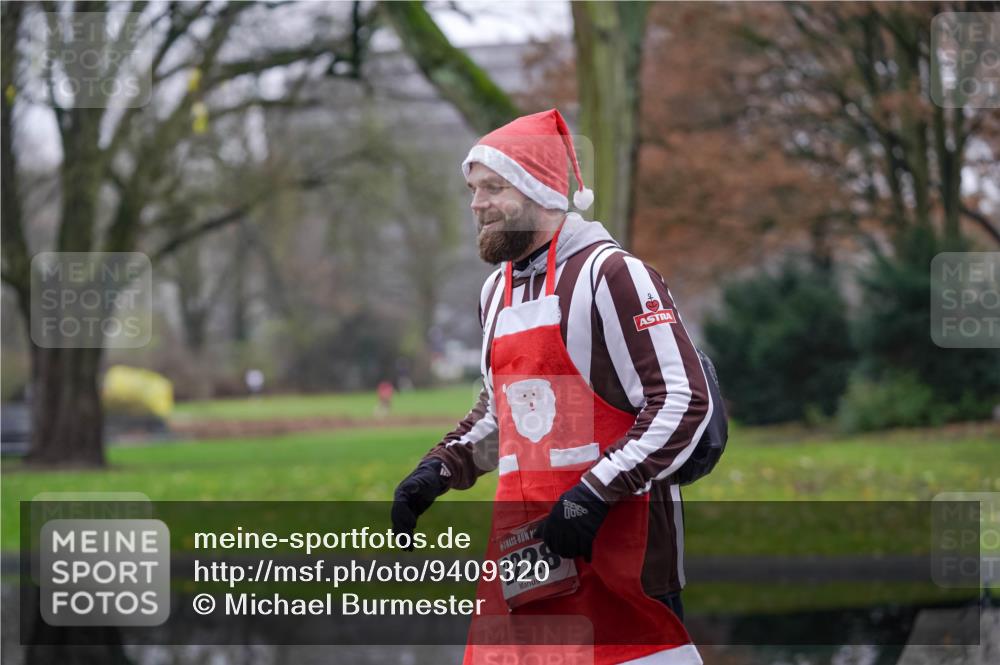 07.12.2025 - St. Pauli X-Mass-Run No. 15 Michael Burmester http://msf.ph/oto/9409320 07.12.2025 11:27:49 Laufen 2228 meine-sportfotos.de