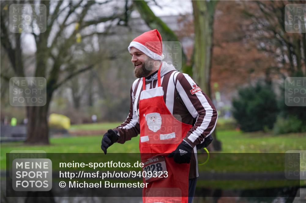 07.12.2025 - St. Pauli X-Mass-Run No. 15 Michael Burmester http://msf.ph/oto/9409323 07.12.2025 11:27:49 Laufen 15, 2228 meine-sportfotos.de