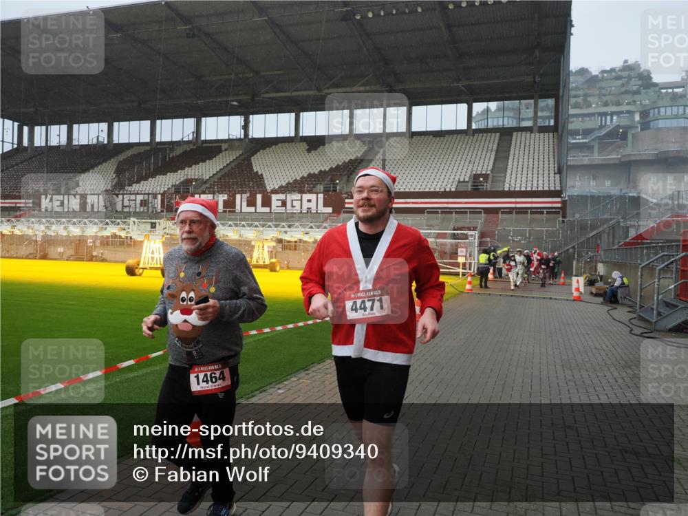 07.12.2025 - St. Pauli X-Mass-Run No. 15 Fabian Wolf http://msf.ph/oto/9409340 07.12.2025 11:08:48 Ziel 1412, xxxx, 1464, 2070, 2879, 2898, 4471 meine-sportfotos.de