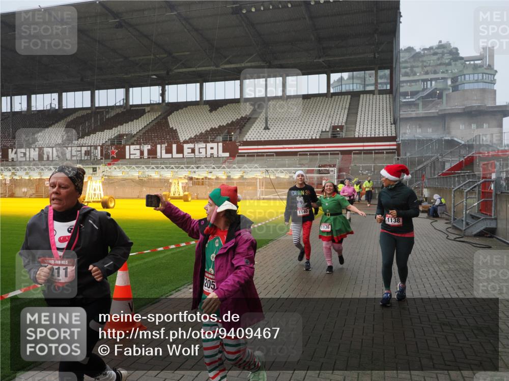 07.12.2025 - St. Pauli X-Mass-Run No. 15 Fabian Wolf http://msf.ph/oto/9409467 07.12.2025 11:09:07 Ziel 335, 338, 341, 495, 496, 558, 619, 1136, 1138, 1140, 1205, 1211, 1260, 1502, 1511, 1574, 2070, 2879, 2898 meine-sportfotos.de