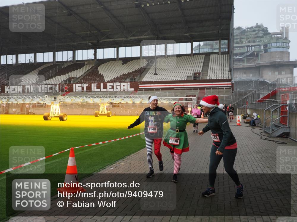 07.12.2025 - St. Pauli X-Mass-Run No. 15 Fabian Wolf http://msf.ph/oto/9409479 07.12.2025 11:09:08 Ziel 44, 51, 335, 338, 341, 495, 496, 558, 619, 1136, 1138, 1140, 1205, 1211, 1260, 1502, 1511, 1574, 2070 meine-sportfotos.de