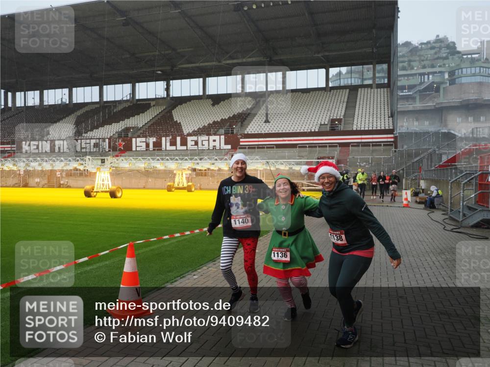 07.12.2025 - St. Pauli X-Mass-Run No. 15 Fabian Wolf http://msf.ph/oto/9409482 07.12.2025 11:09:08 Ziel 44, 51, 335, 338, 341, 495, 496, 558, 619, 1136, 1138, 1140, 1205, 1211, 1260, 1502, 1511, 1574, 2070 meine-sportfotos.de