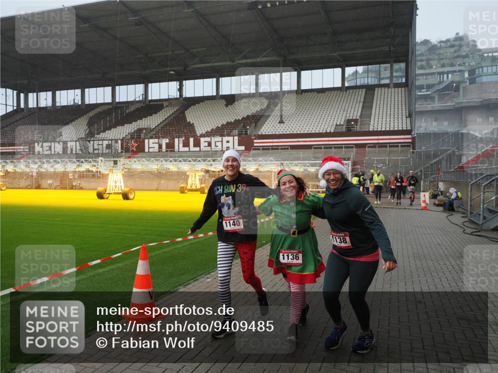 07.12.2025 - St. Pauli X-Mass-Run No. 15 Fabian Wolf http://msf.ph/oto/9409485 07.12.2025 11:09:08 Ziel 44, 51, 335, 338, 341, 495, 496, 558, 619, 1136, 1138, 1140, 1205, 1211, 1260, 1502, 1511, 1574, 2070 meine-sportfotos.de