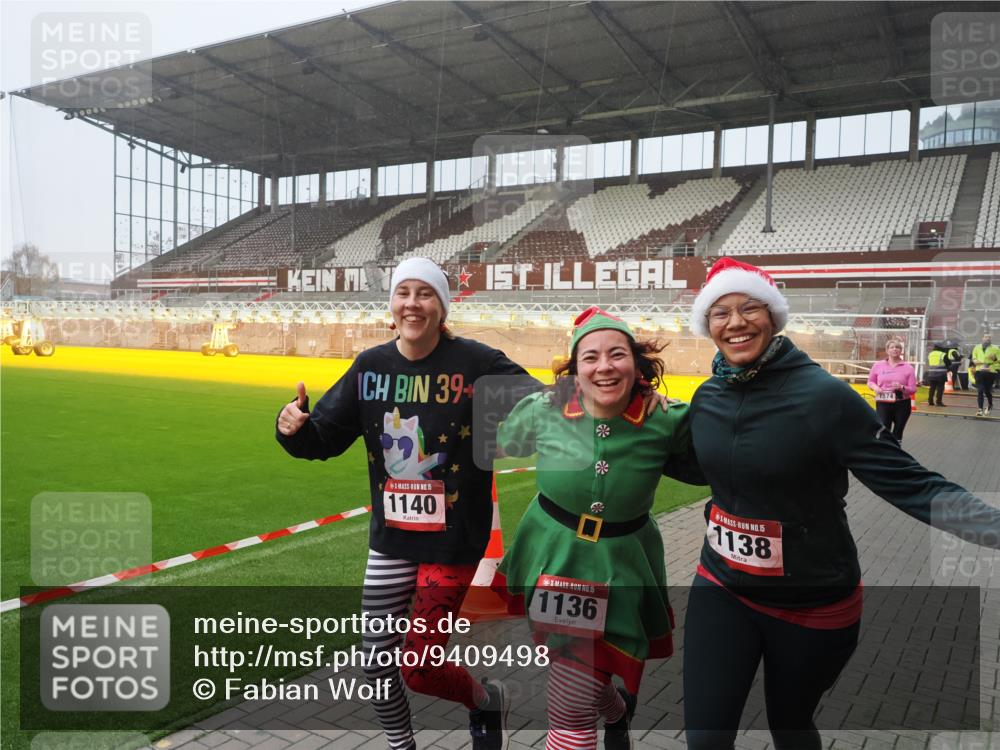 07.12.2025 - St. Pauli X-Mass-Run No. 15 Fabian Wolf http://msf.ph/oto/9409498 07.12.2025 11:09:09 Ziel 44, 51, 335, 338, 341, 495, 496, 558, 619, 1136, 1138, 1140, 1205, 1211, 1260, 1502, 1511, 1574 meine-sportfotos.de