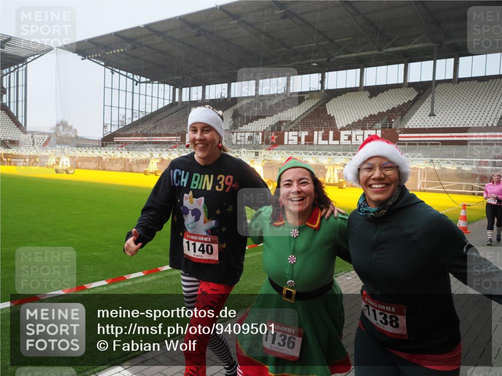 07.12.2025 - St. Pauli X-Mass-Run No. 15 Fabian Wolf http://msf.ph/oto/9409501 07.12.2025 11:09:09 Ziel 44, 51, 335, 338, 341, 495, 496, 558, 619, 1136, 1138, 1140, 1205, 1211, 1260, 1502, 1511, 1574 meine-sportfotos.de