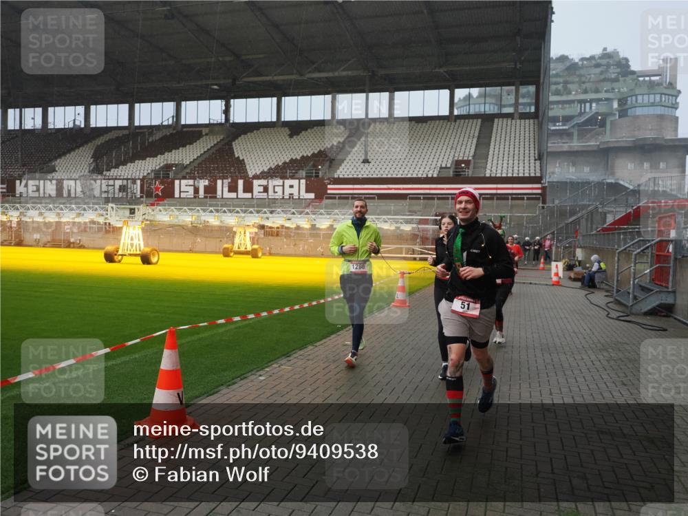 07.12.2025 - St. Pauli X-Mass-Run No. 15 Fabian Wolf http://msf.ph/oto/9409538 07.12.2025 11:09:15 Ziel 44, 51, 495, 496, 558, 1110, 1136, 1138, 1140, 1260, 1574 meine-sportfotos.de