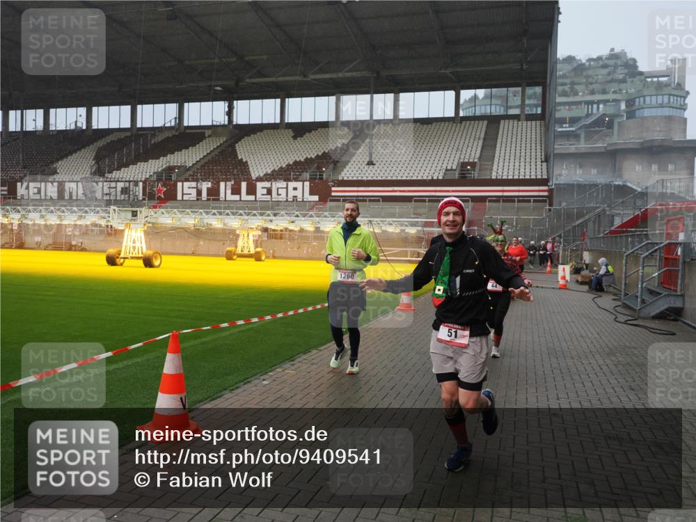 07.12.2025 - St. Pauli X-Mass-Run No. 15 Fabian Wolf http://msf.ph/oto/9409541 07.12.2025 11:09:15 Ziel 44, 51, 495, 496, 558, 1110, 1136, 1138, 1140, 1260, 1574 meine-sportfotos.de