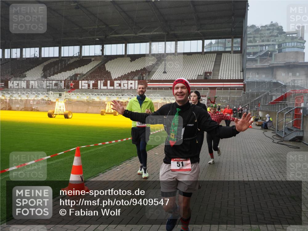 07.12.2025 - St. Pauli X-Mass-Run No. 15 Fabian Wolf http://msf.ph/oto/9409547 07.12.2025 11:09:16 Ziel 44, 51, 558, 1110, 1136, 1138, 1140, 1260, 1574 meine-sportfotos.de